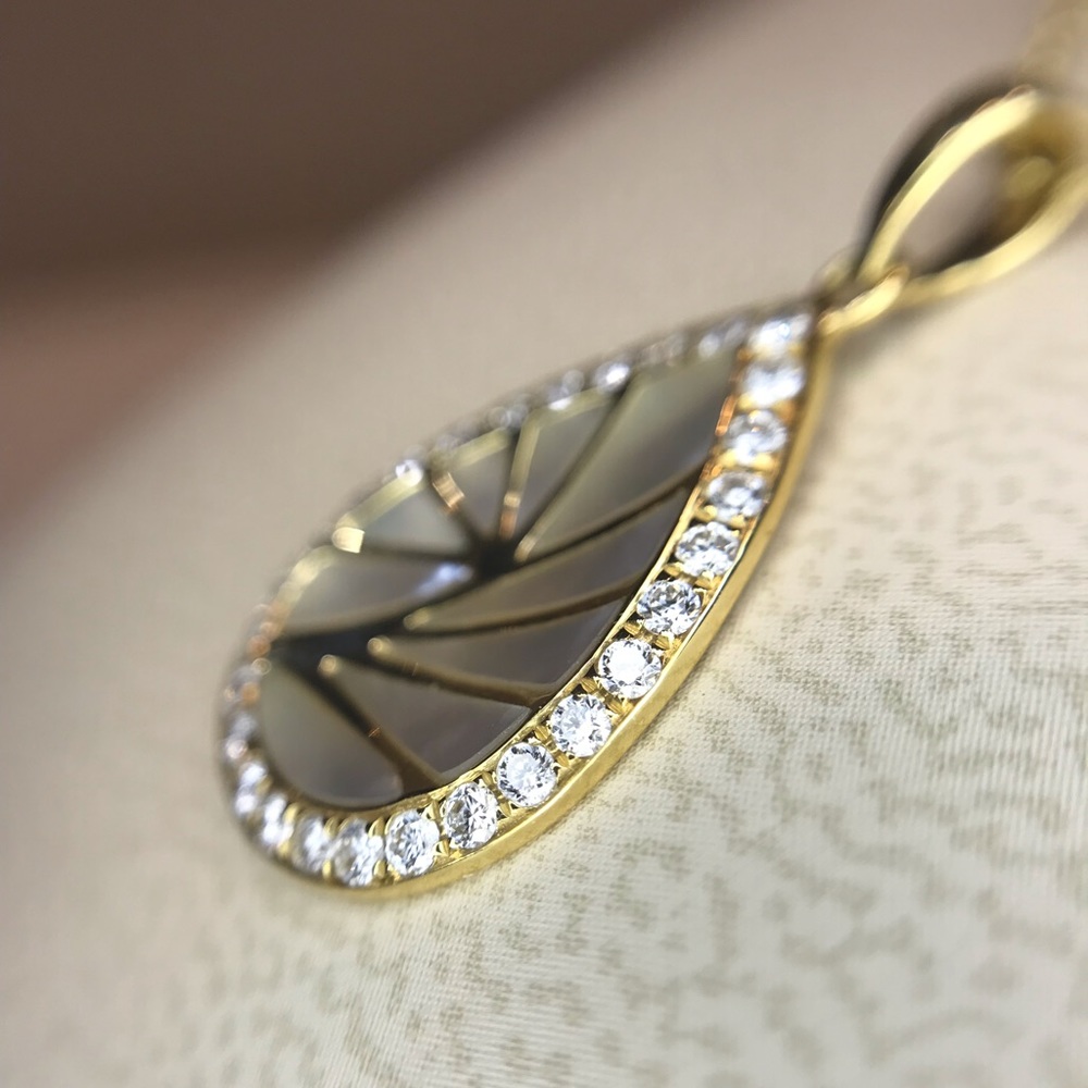 **sold**N 18ky Mother of Pearl & Diamond Necklace - Picture 2 of 7